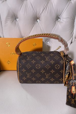 LV CHAIN BAG - BROWN