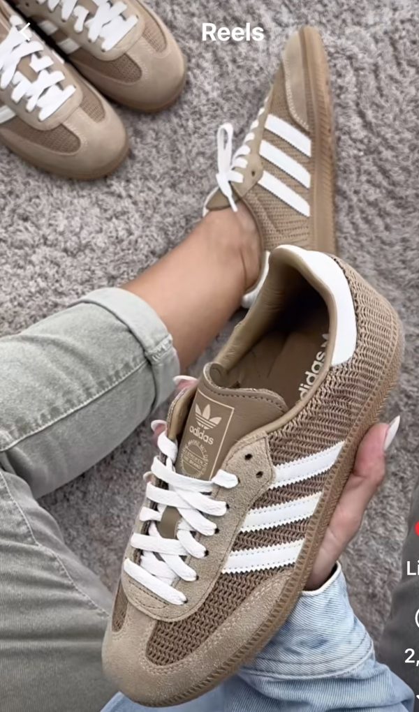 Beige Addidas Sambas