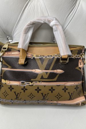 LV CROSS BODY - BROWN