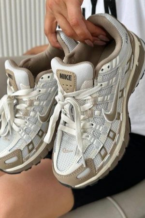 NIKE SNEAKERS - WHITE & SAND